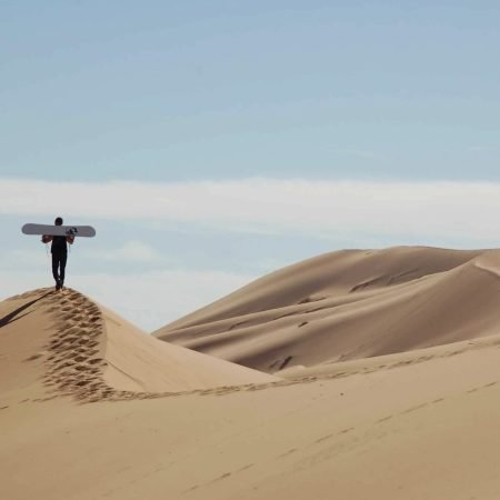 sandboarding-agadir-desert-dunes